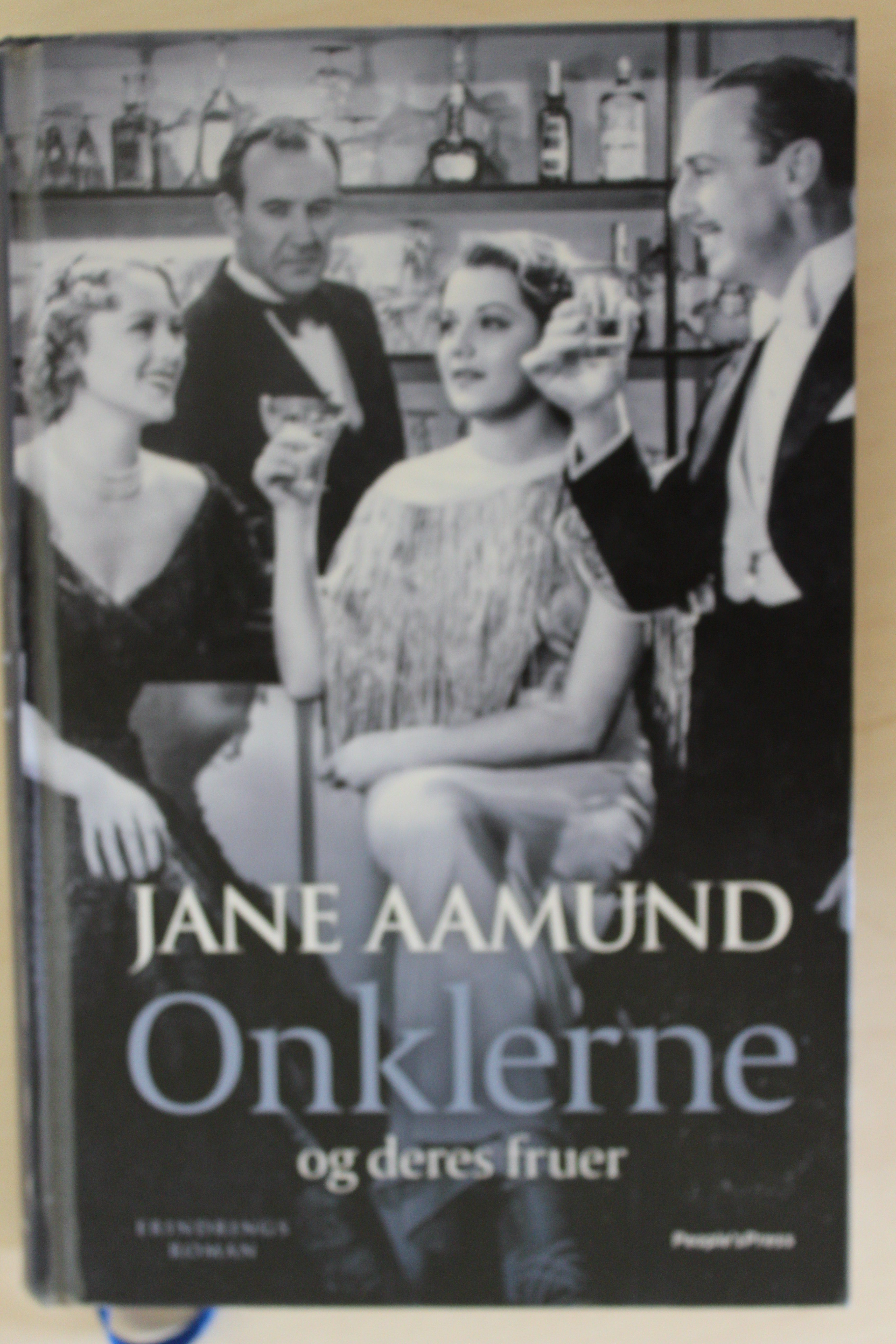 Onklerne og deres fruer af Jane Aamund